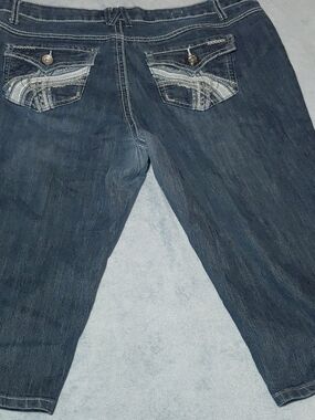 APOLLO Dark Wash Embroidered Pocket Jeans CAPRI